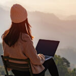 Todo mundo no mundo está conectado pela internet.